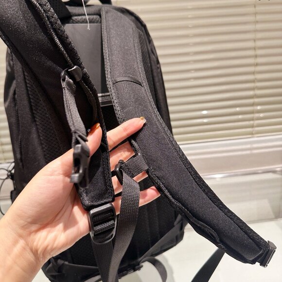 Arc'teryx Mantis 26 Backpack Bag - Picture 4 of 9